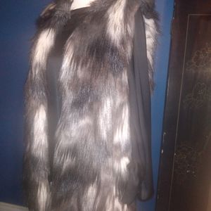 Black n White Warm Sleeveless Vest